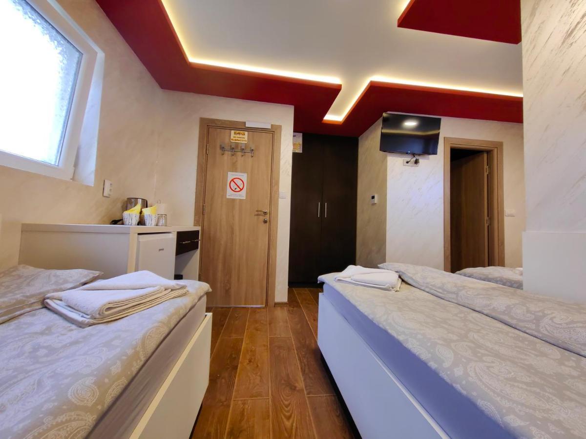 Oldbrick Pub Hotel Sombor Exterior photo