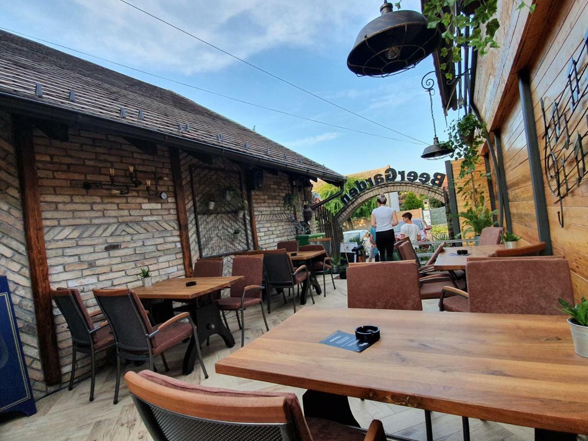 Oldbrick Pub Hotel Sombor Exterior photo
