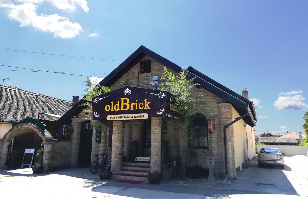 Oldbrick Pub Hotel Sombor Exterior photo